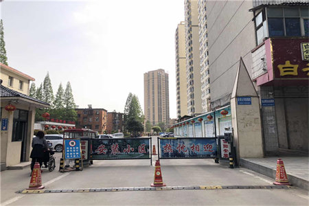 税务小区4室2厅2卫160㎡/车库40/附房20